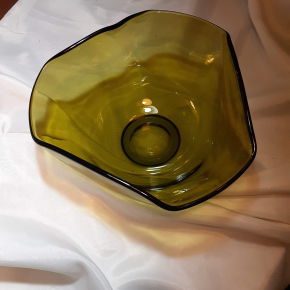 Mod Mid Century Avocado Green Bowl - Picture 3 of 10